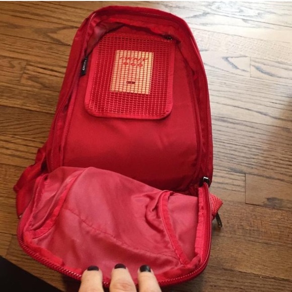 DKNY mini red backpack 🎒 - Picture 5 of 8